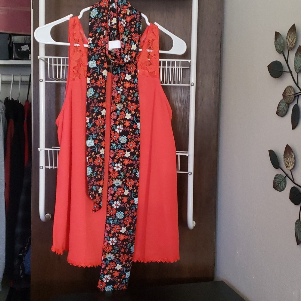 Sleeveless blouse, tank style